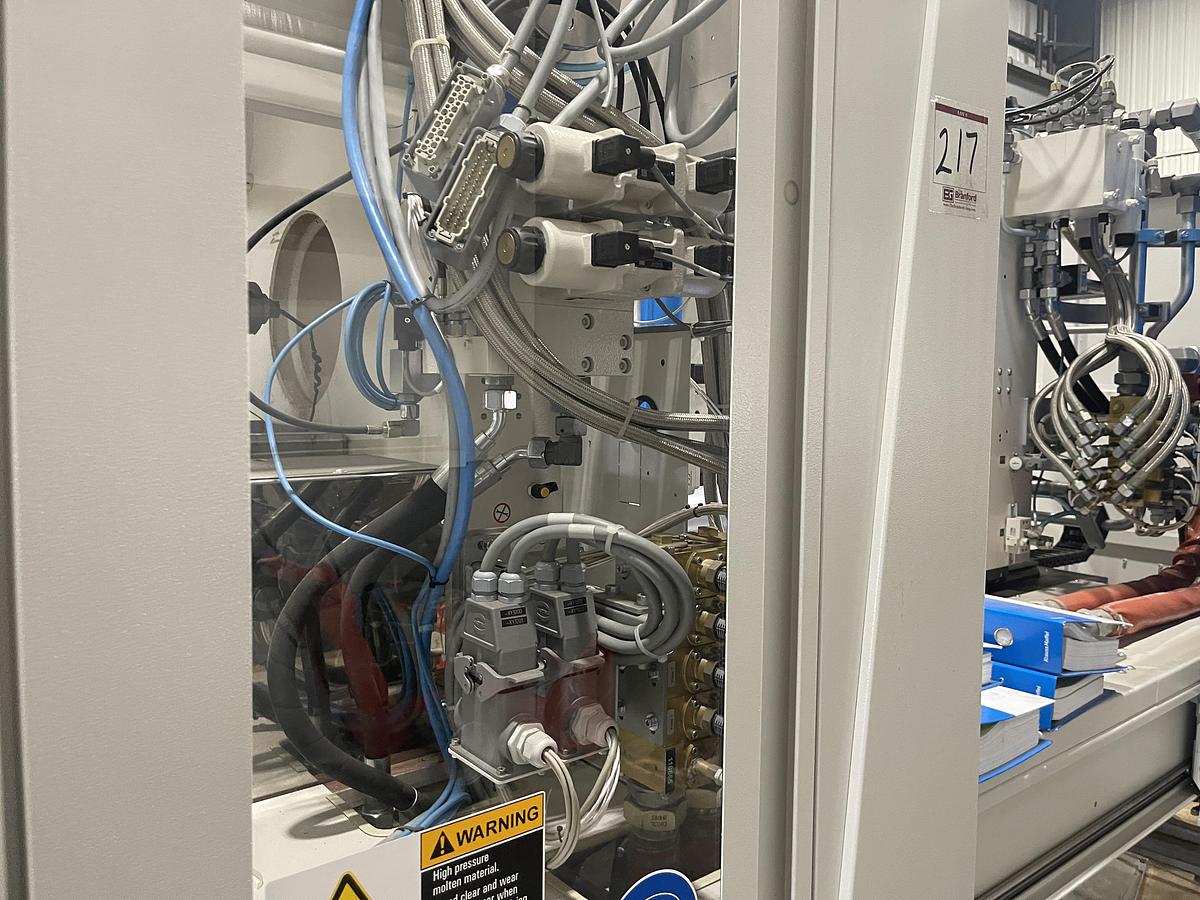 Used 330 Ton, 13.6 Oz. Krauss Maffei Injection Molding Machine (2016)