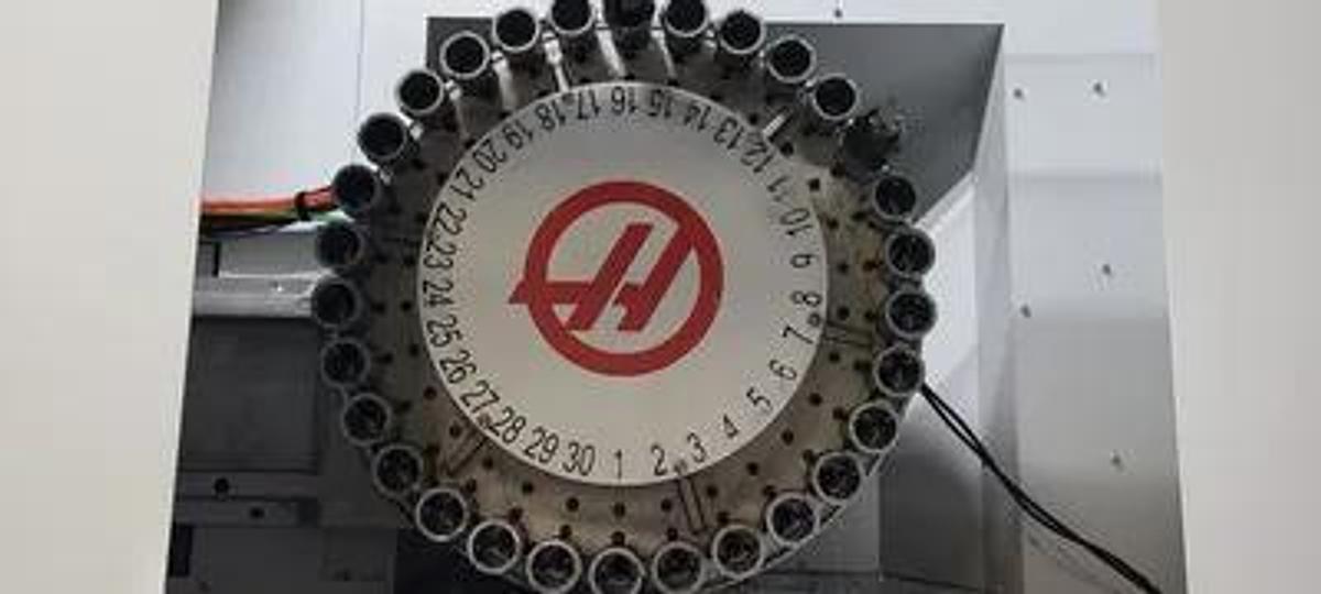 Used NOT READY - HAAS UMC-750 With FANUC M-20i D25 Robot Loading / Unloading system