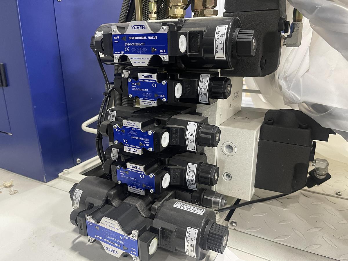 67 Tons, 5.1 Oz., TAYU Shuttle Table Vertical Injection Molding Machine (2022)