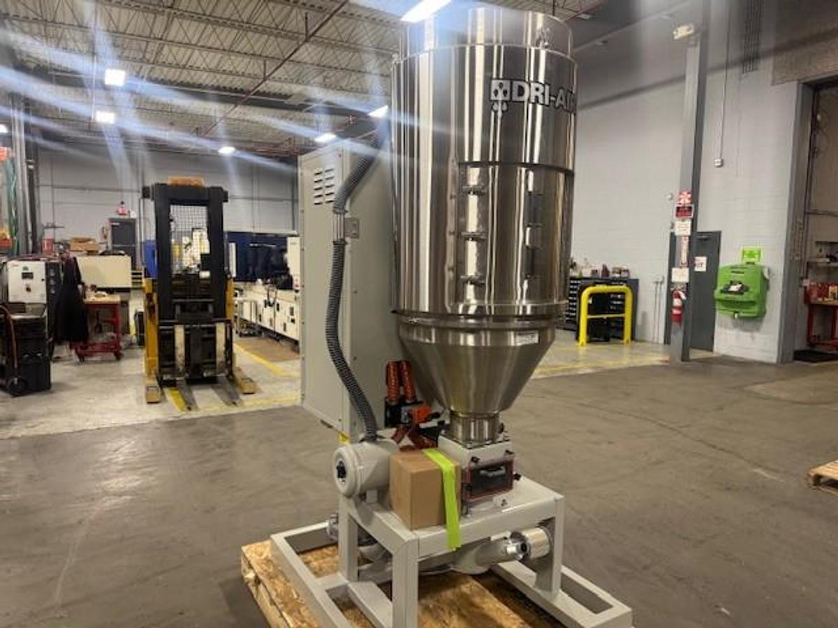 125 lbs/hour Dri-Air Material Dryer with 400 lb. Capacity Hopper (2026)