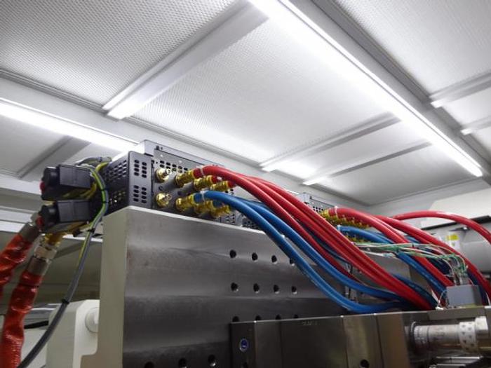 Used 449 Ton, 15.24 oz. Tiebarless Engel Injection Molding Machine