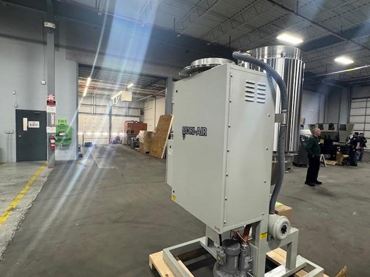 125 lbs/hour Dri-Air Material Dryer with 400 lb. Capacity Hopper (2026)