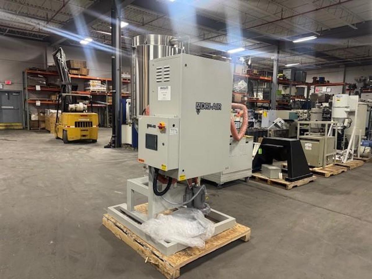 125 lbs/hour Dri-Air Material Dryer with 400 lb. Capacity Hopper (2026)