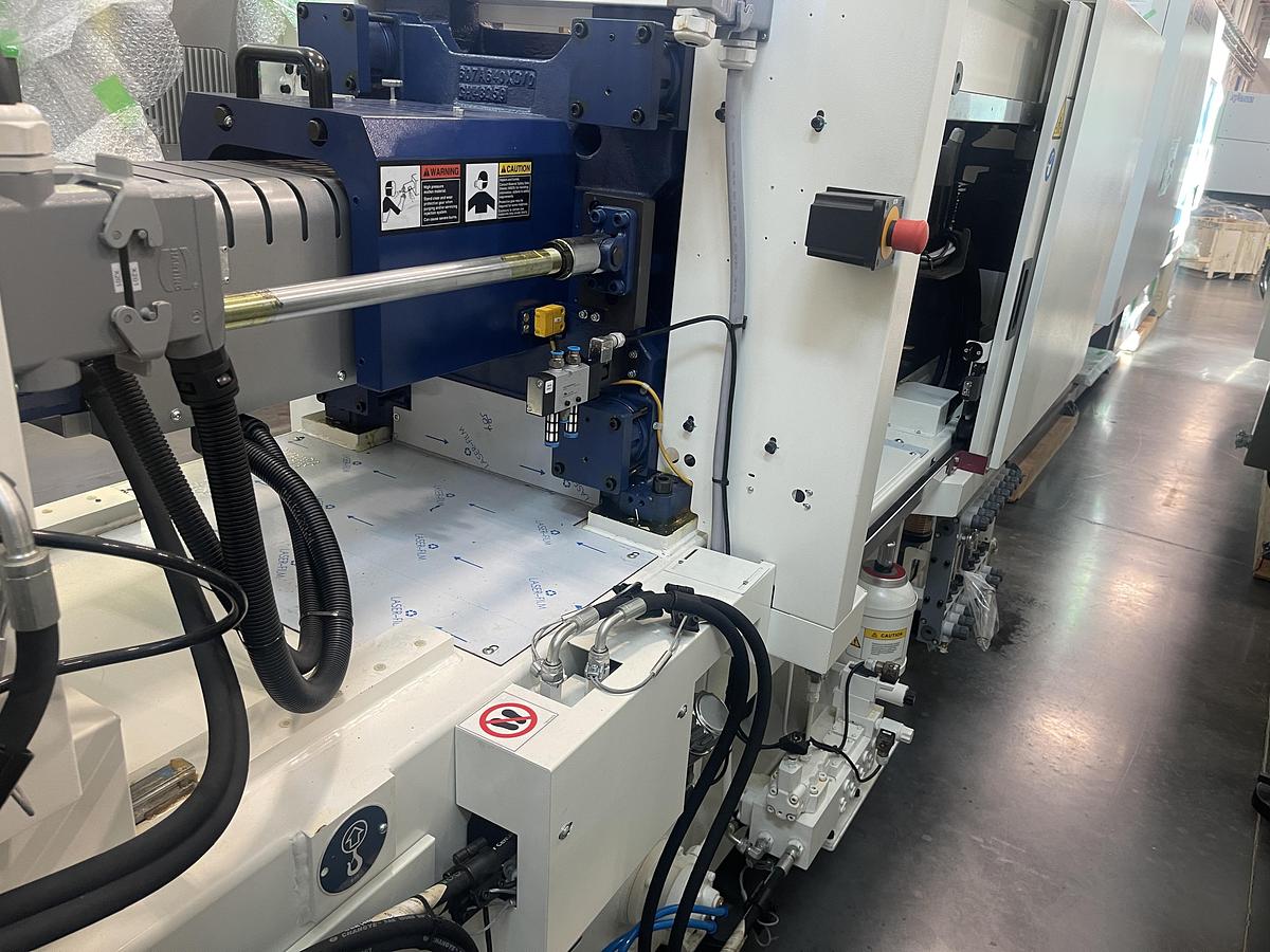 101 Ton, 3.73 oz Niigata MZ 900/300 Injection Molding Machine (2024)