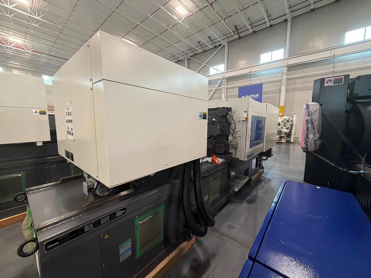 202 Ton, 14.12 Oz., Niigata MD200S8000 Injection Molding Machine