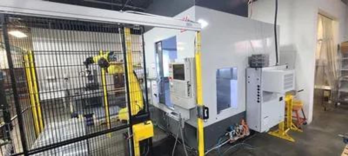 Used NOT READY - HAAS UMC-750 With FANUC M-20i D25 Robot Loading / Unloading system