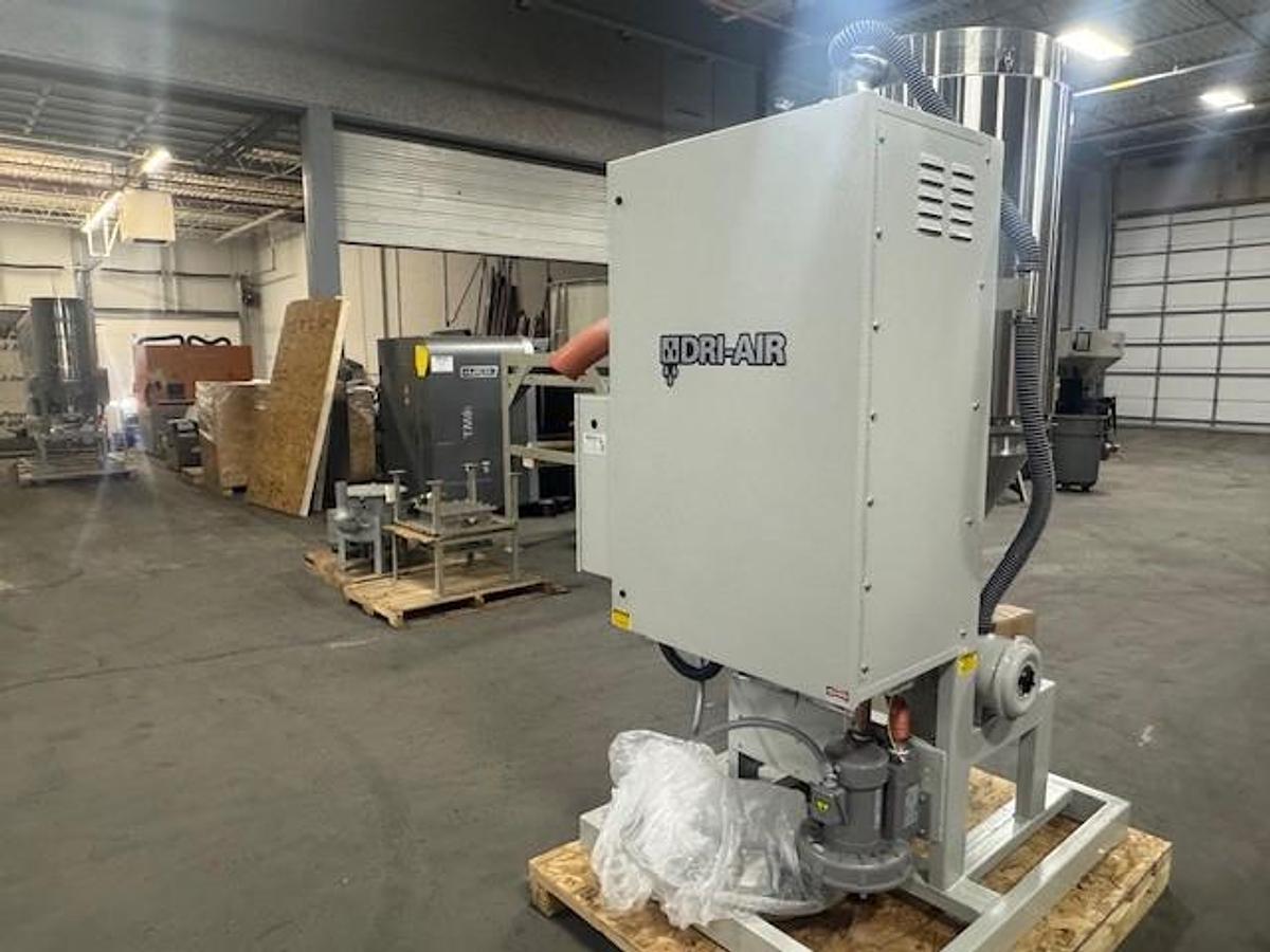 125 lbs/hour Dri-Air Material Dryer with 400 lb. Capacity Hopper (2026)
