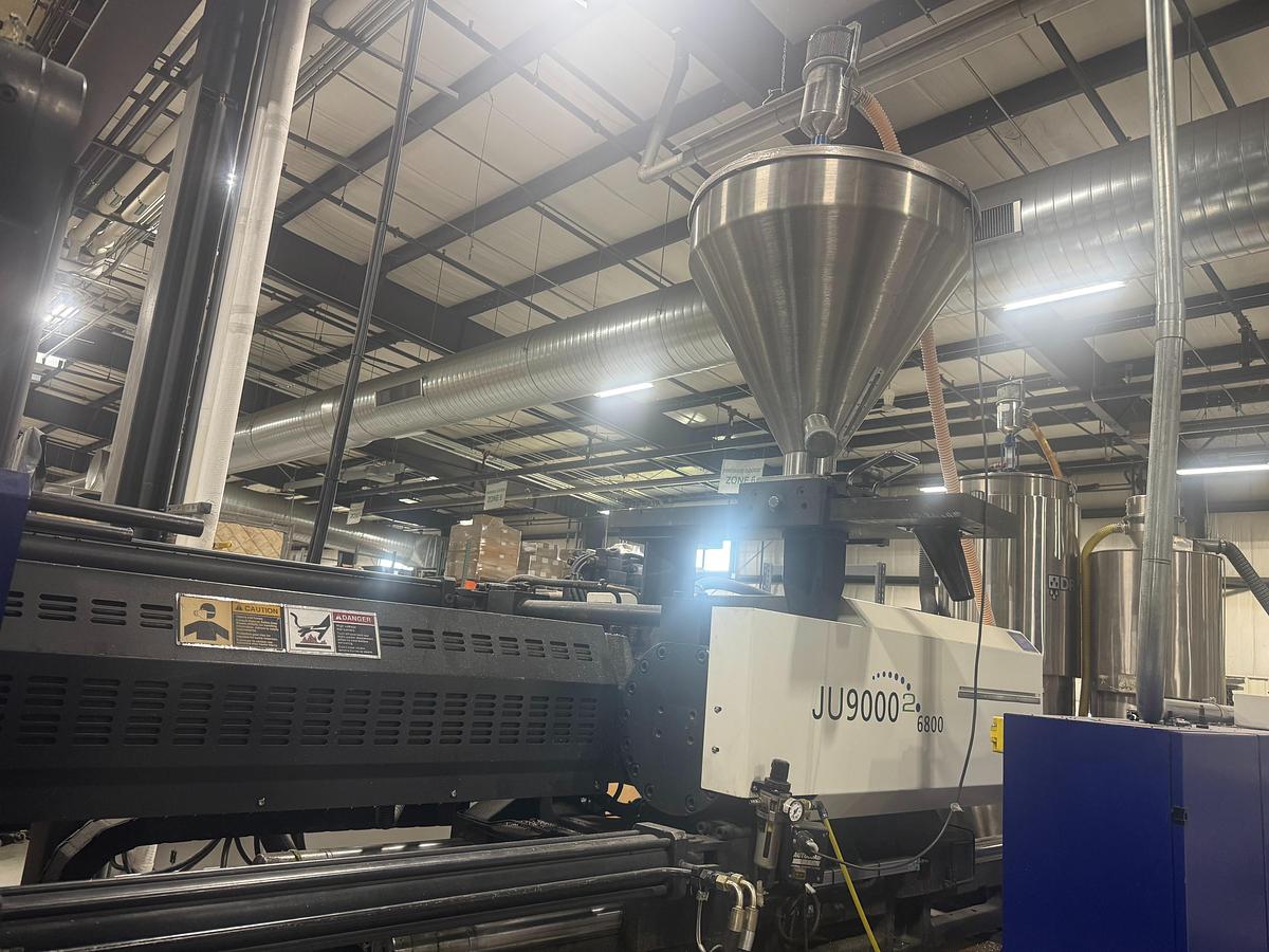 Used Not Ready - 1012 Ton, 118.3 Oz., Haitian JUII 9000/6800-B Injection Molding Machine