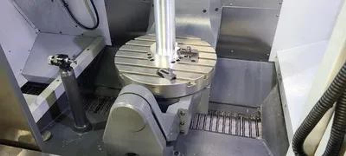 Used NOT READY - HAAS UMC-750 With FANUC M-20i D25 Robot Loading / Unloading system