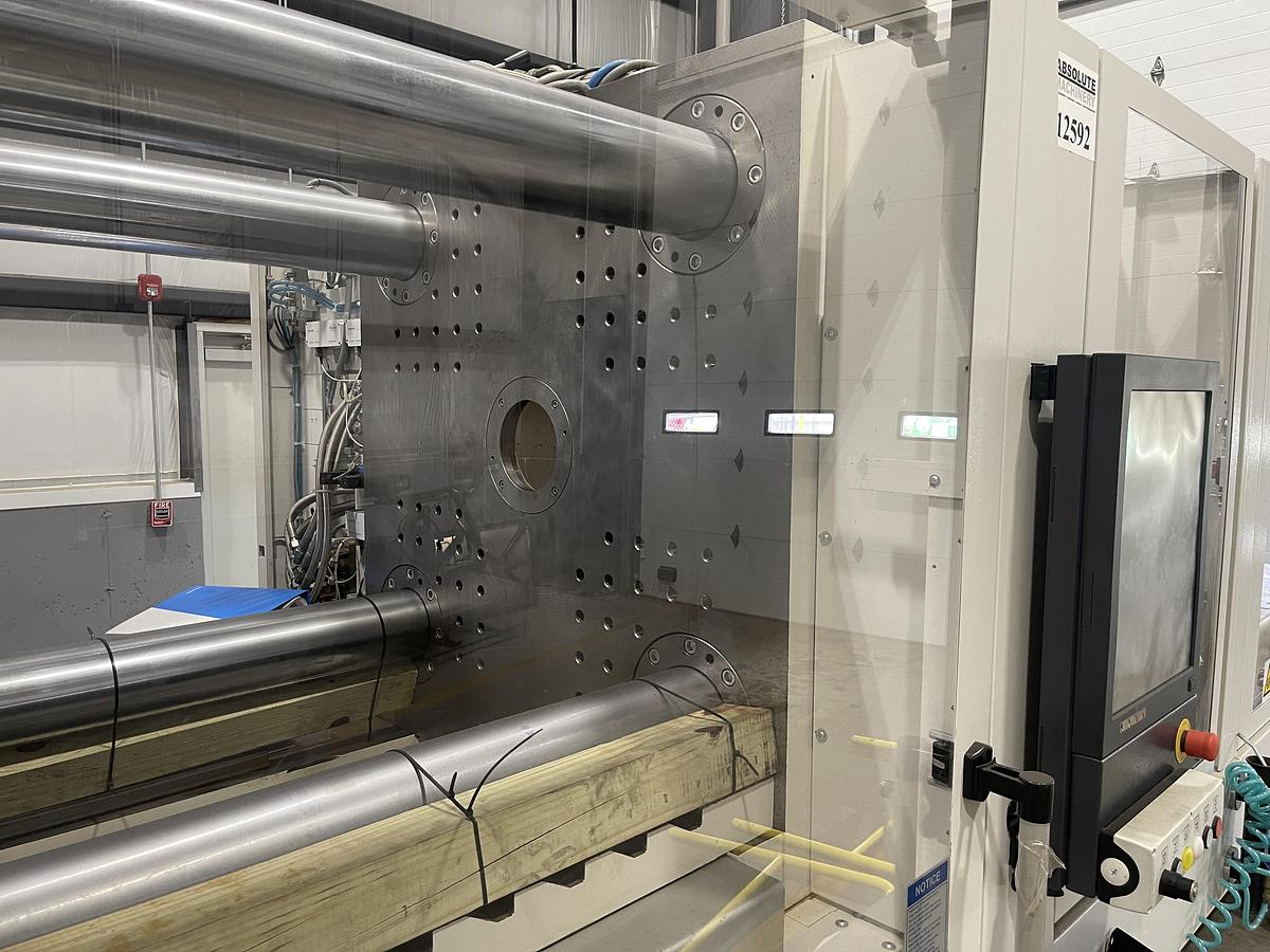 Used 330 Ton, 13.6 Oz. Krauss Maffei Injection Molding Machine (2016)