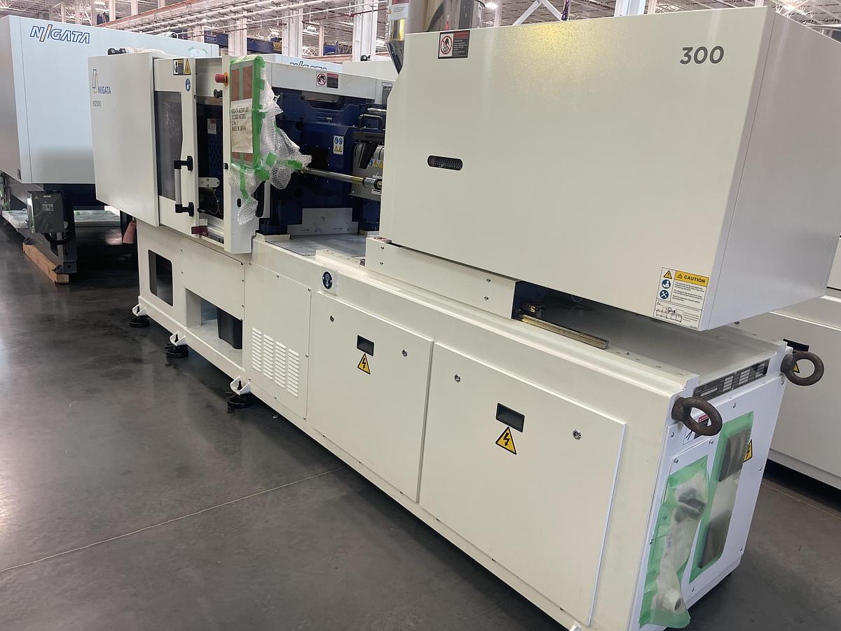 101 Ton, 3.73 oz Niigata MZ 900/300 Injection Molding Machine (2024)