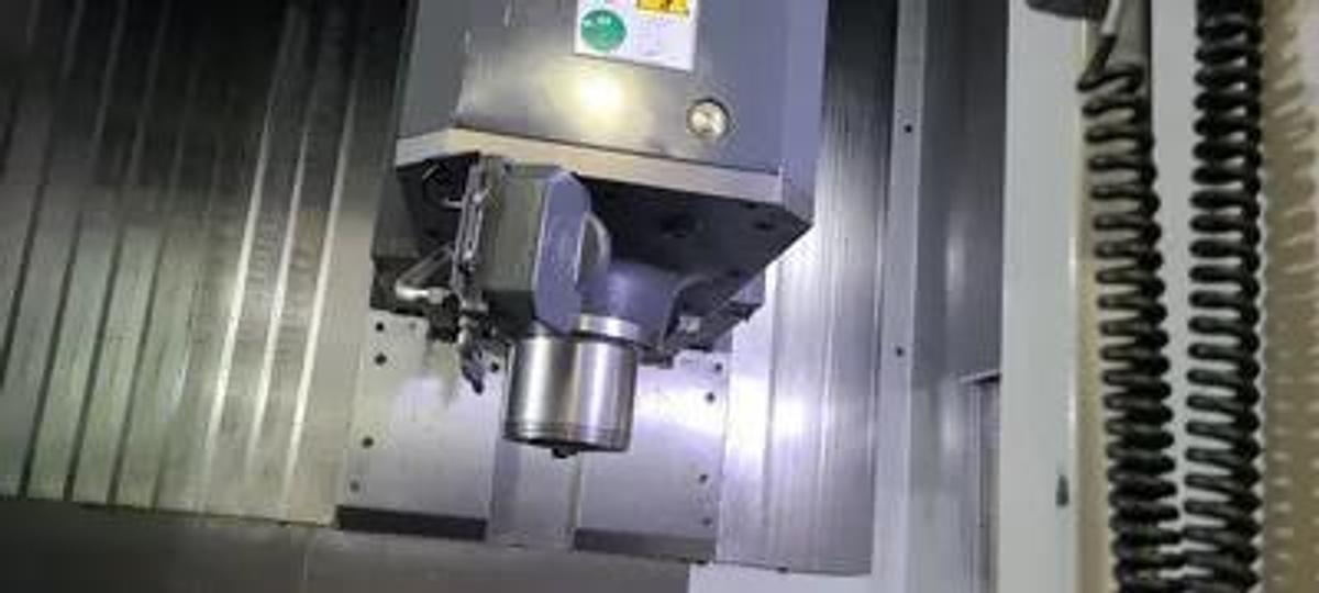 Used NOT READY - HAAS UMC-750 With FANUC M-20i D25 Robot Loading / Unloading system