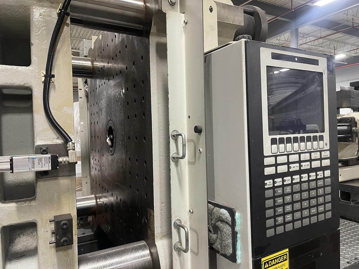 Used 310 Ton, 22 oz., Ferromatik Milacron Magna T310 Injection Molding Machine (2002)