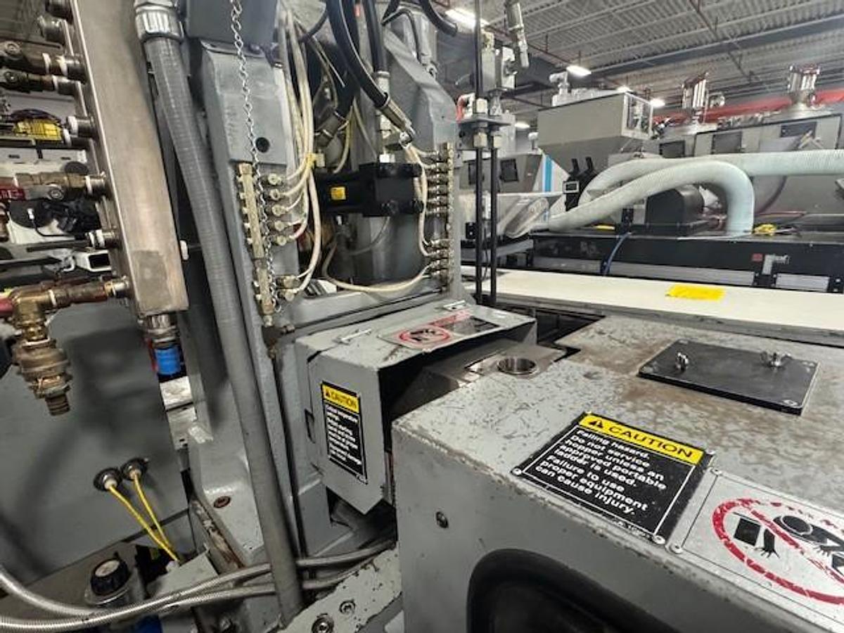 Used 30 Ton, 2 oz Newburry V2-30 Vertical Injection Molding