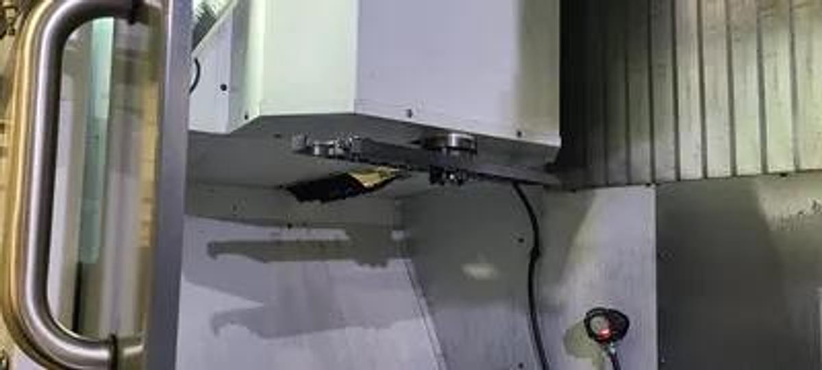 Used NOT READY - HAAS UMC-750 With FANUC M-20i D25 Robot Loading / Unloading system