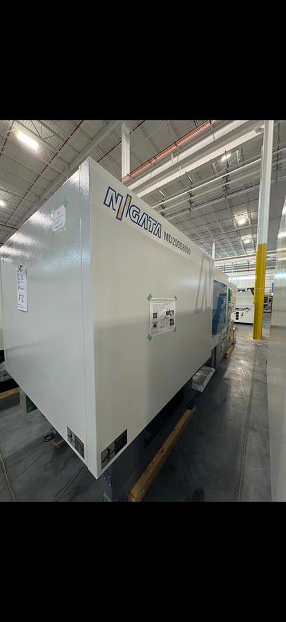 202 Ton, 14.12 Oz., Niigata MD200S8000 Injection Molding Machine