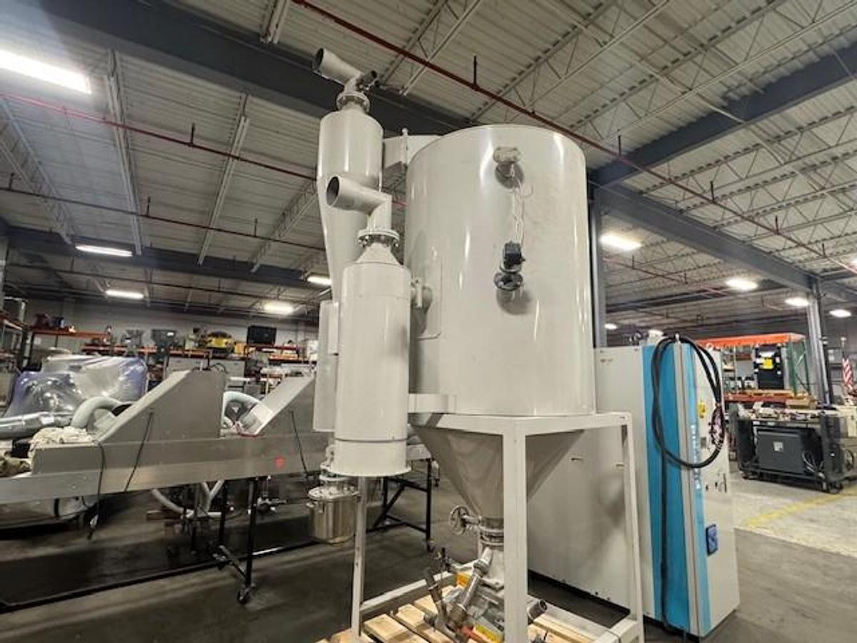 Used Matsui DMZ Series Material 412 cfm Dryer with Hopper (2006)