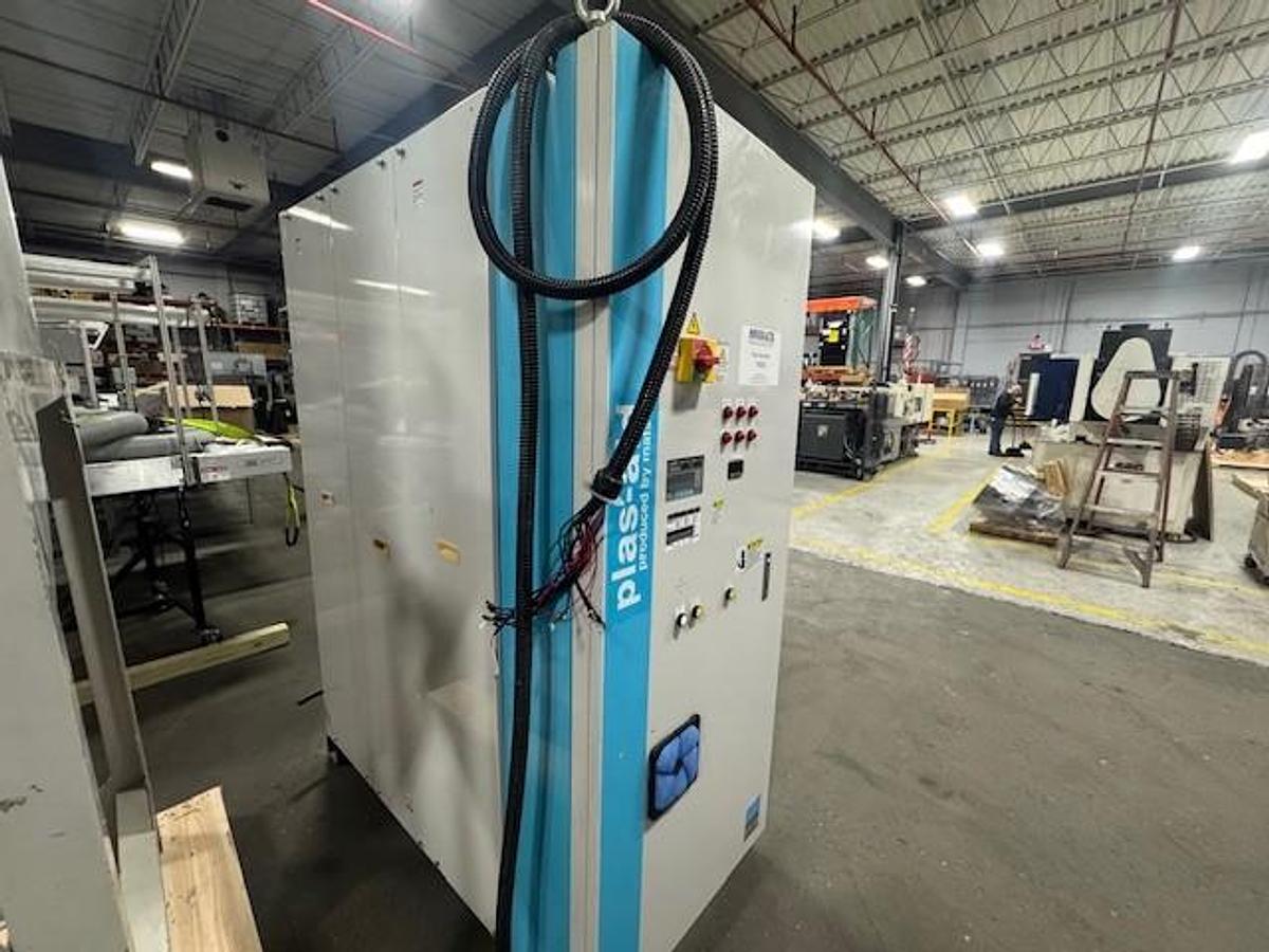 Used Matsui 412 cfm DMZ Series Material Dryer with 2,420 lb. Hopper (2006)