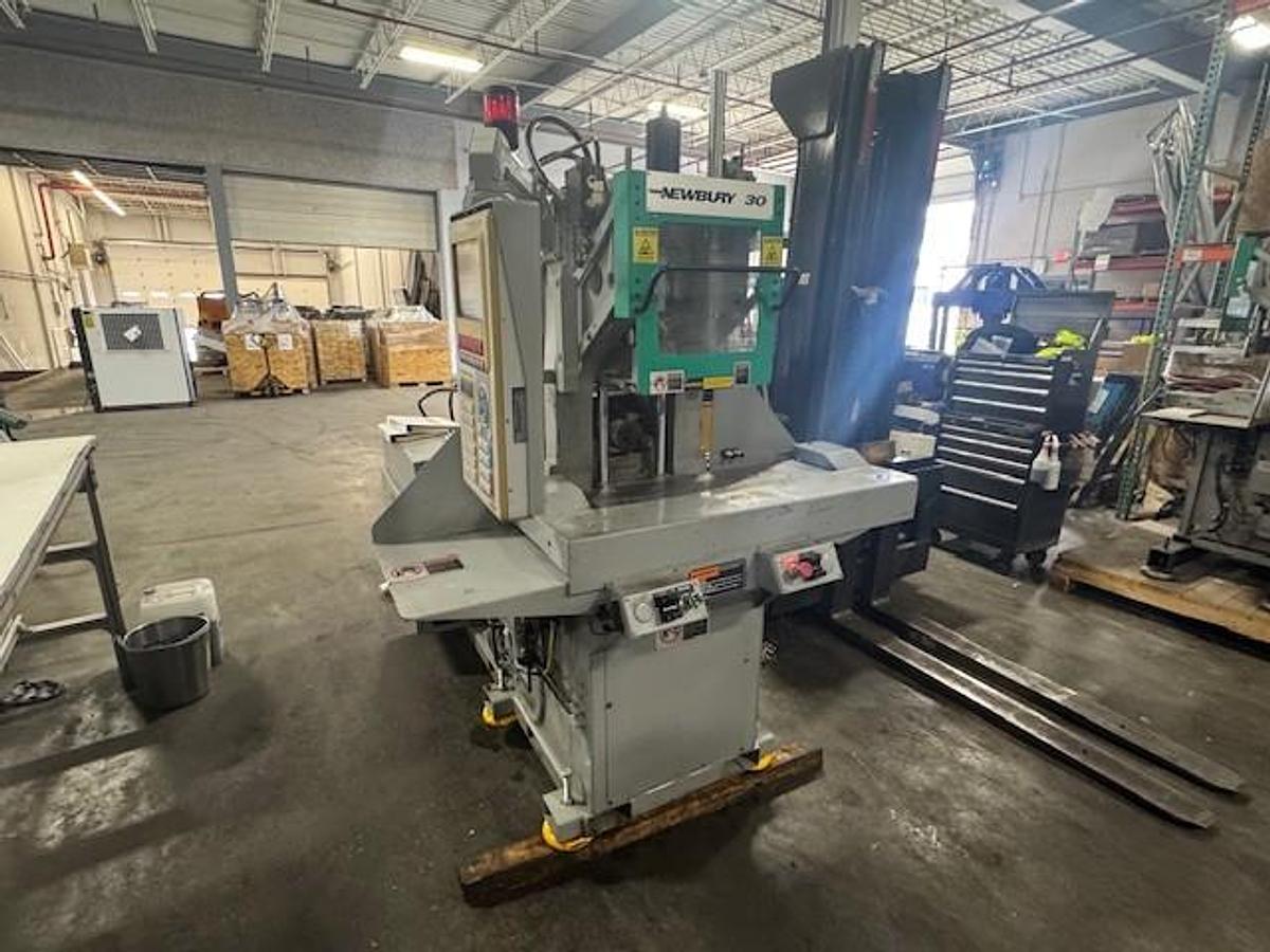 Used 30 Ton, 2 oz Newburry V2-30 Vertical Injection Molding