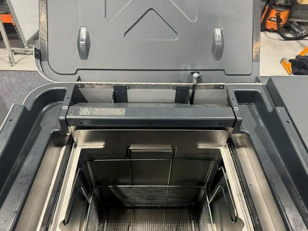 Used Formlabs Form 3L 3-D Printing Package including Cartridges (2022)