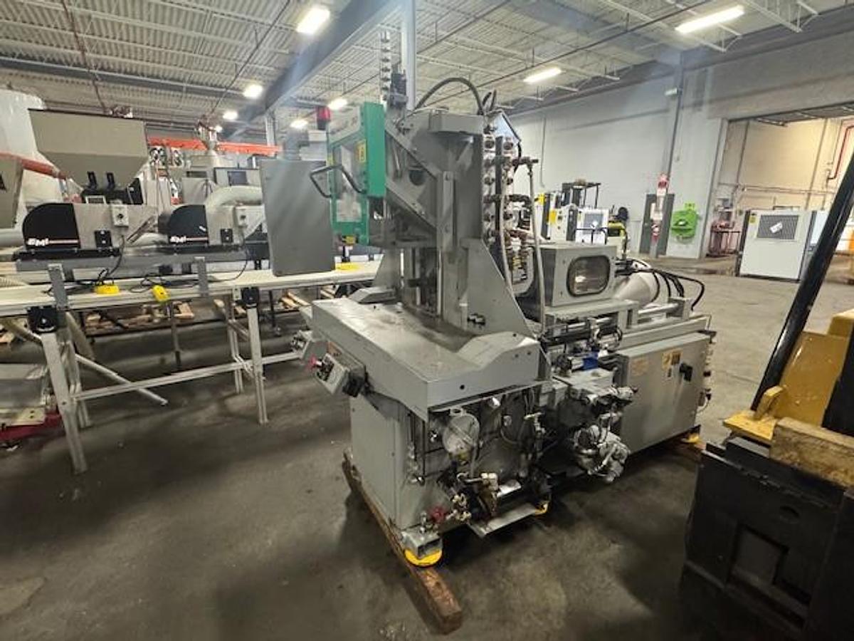 Used 30 Ton, 2 oz Newburry V2-30 Vertical Injection Molding