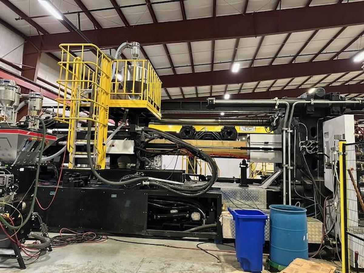 Used 2,200 Ton 533 oz Borche BU3300-V Injection Molding Machine with Yaskawa Robot (2024)