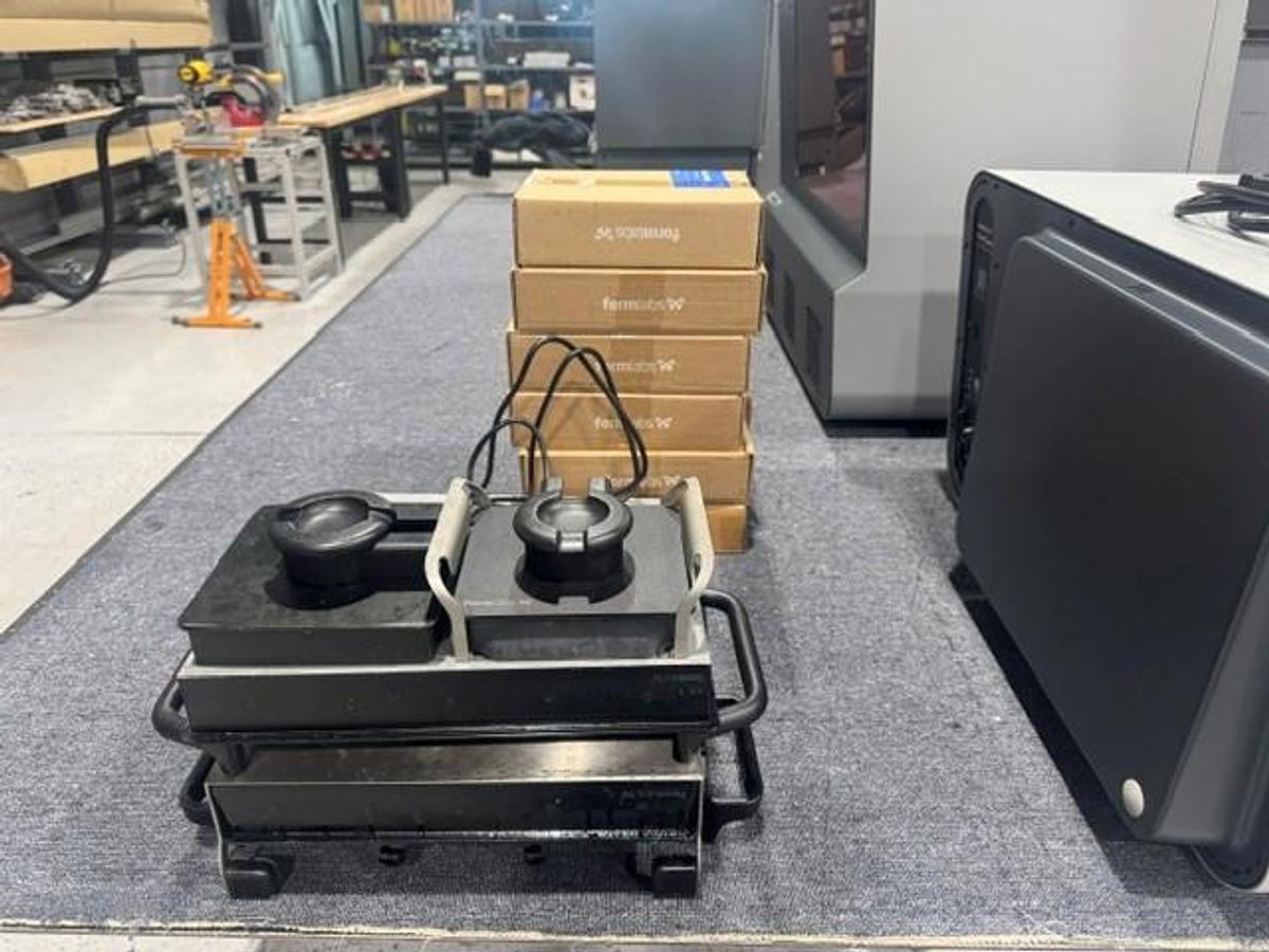 Used Formlabs Form 3L 3-D Printing Package including Cartridges (2022)
