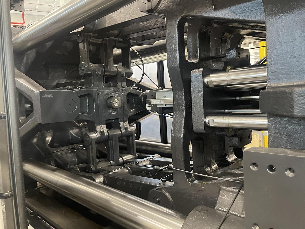596 Ton, 91.73 oz Haitian MAV 5300/5000 Injection Molding Machine (2025)