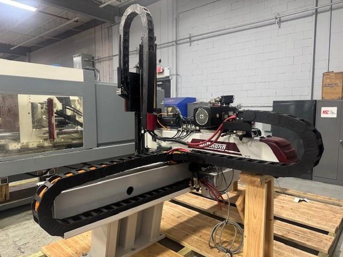 Used Wittmann W753 Robot (2008)