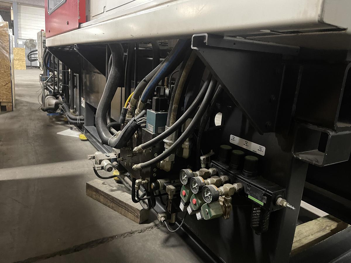 Used 310 Ton, 22 oz., Ferromatik Milacron Magna T310 Injection Molding Machine (2002)