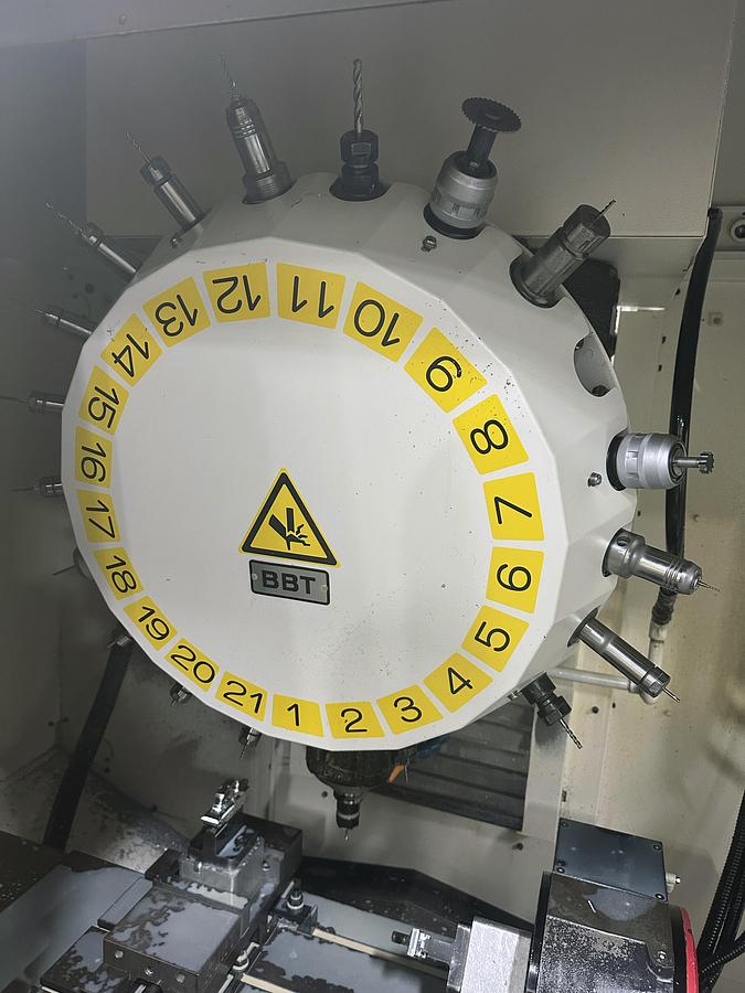 Used 2018 Fanuc Robodrill D21LiB5 ADV CNC Vertical Mill