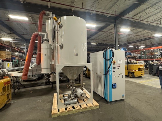 Used Matsui 412 cfm DMZ Series Material Dryer with 2,420 lb. Hopper (2006)