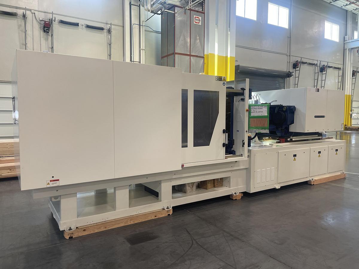 405 Ton, 39.73 oz Niigata MZ 3600/2250 Injection Molding Machine (2025)