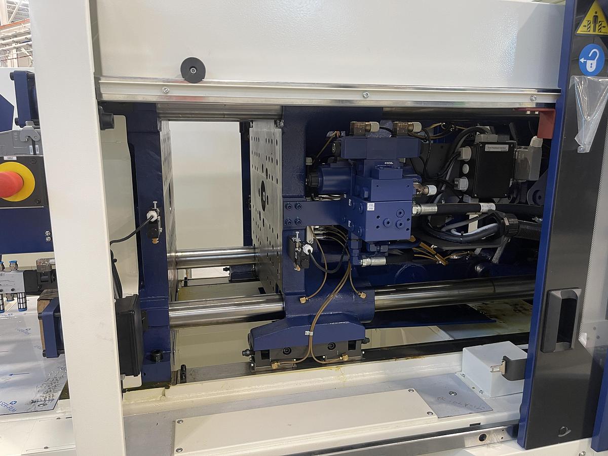 135 Ton, 3.21 Oz., Haitian ZEV 1200/210 Injection Molding Machine