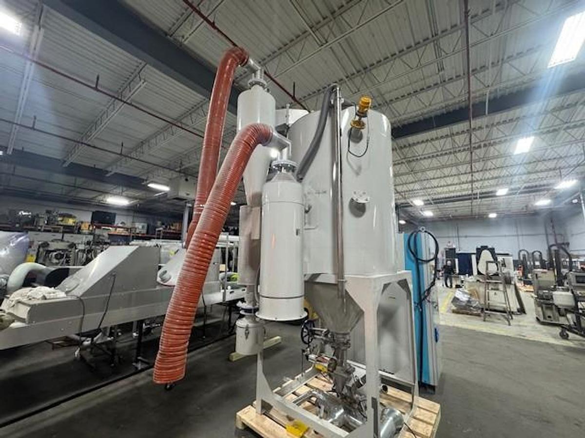 Used Matsui 412 cfm DMZ Series Material Dryer with 2,420 lb. Hopper (2006)