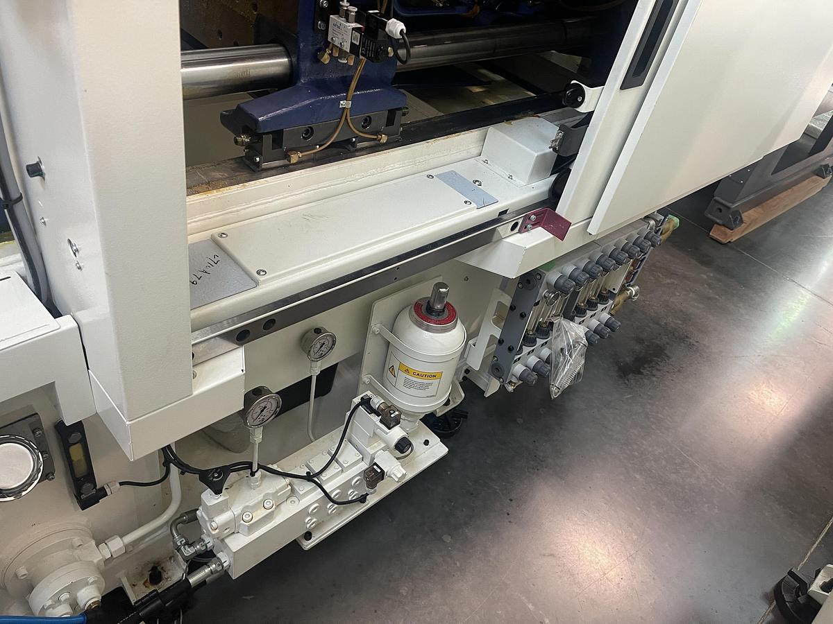101 Ton, 3.73 oz Niigata MZ 900/300 Injection Molding Machine (2024)