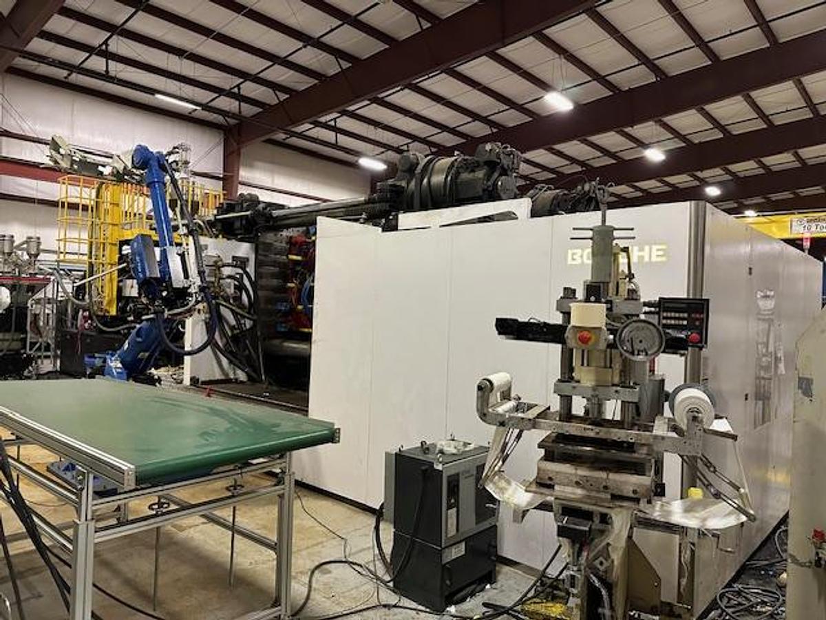 Used 2,200 Ton 533 oz Borche BU3300-V Injection Molding Machine with Yaskawa Robot (2024)