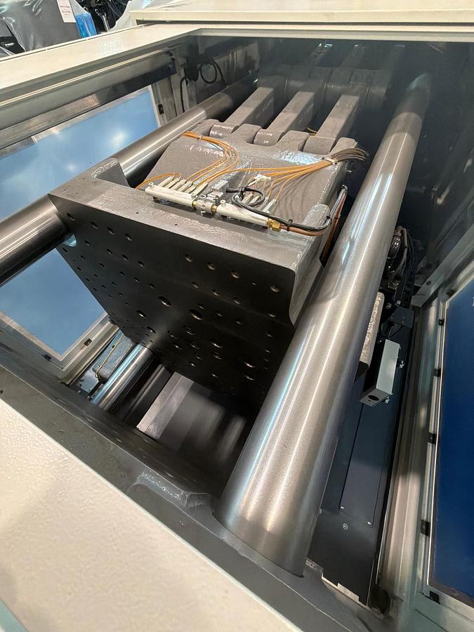 247 Ton, 16.51 Oz., Niigata MD245S8000-i10 Injection Molding Machine