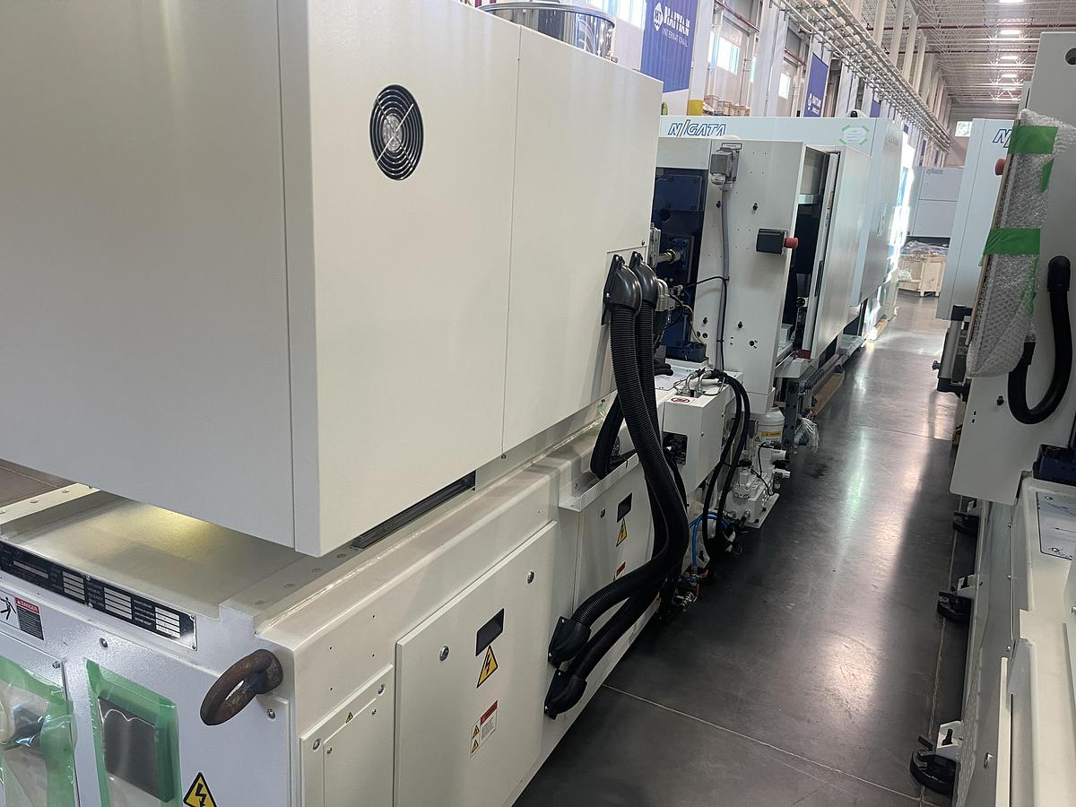 101 Ton, 3.73 oz Niigata MZ 900/300 Injection Molding Machine (2024)