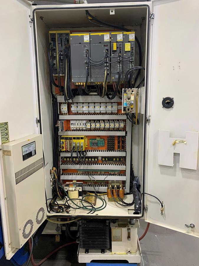 Used Daewoo Doosan Lynx 200B-GL CNC Turning Center (1999)