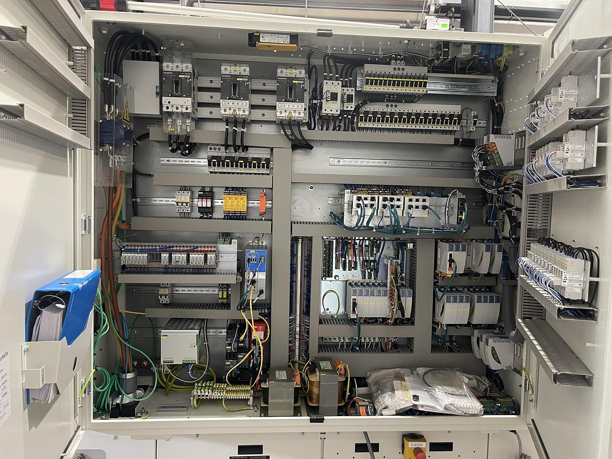 Used 330 Ton, 13.6 Oz. Krauss Maffei Injection Molding Machine (2016)