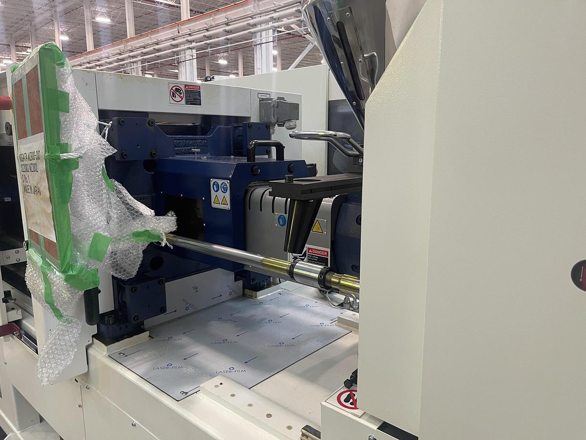 101 Ton, 3.73 oz Niigata MZ 900/300 Injection Molding Machine (2024)