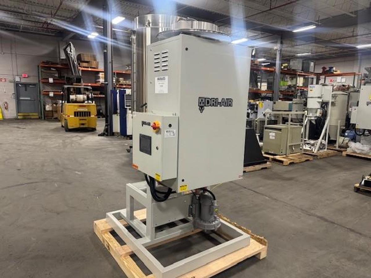 125 lbs/hour Dri-Air Material Dryer with 400 lb. Capacity Hopper (2026)