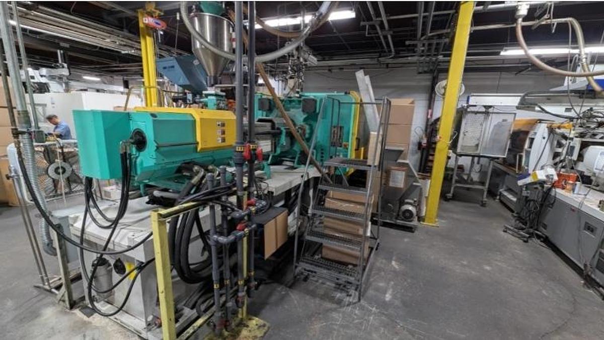 Used 359 Ton, 18 oz Arburg 720S 3200 Injection Molding Machine (2004)