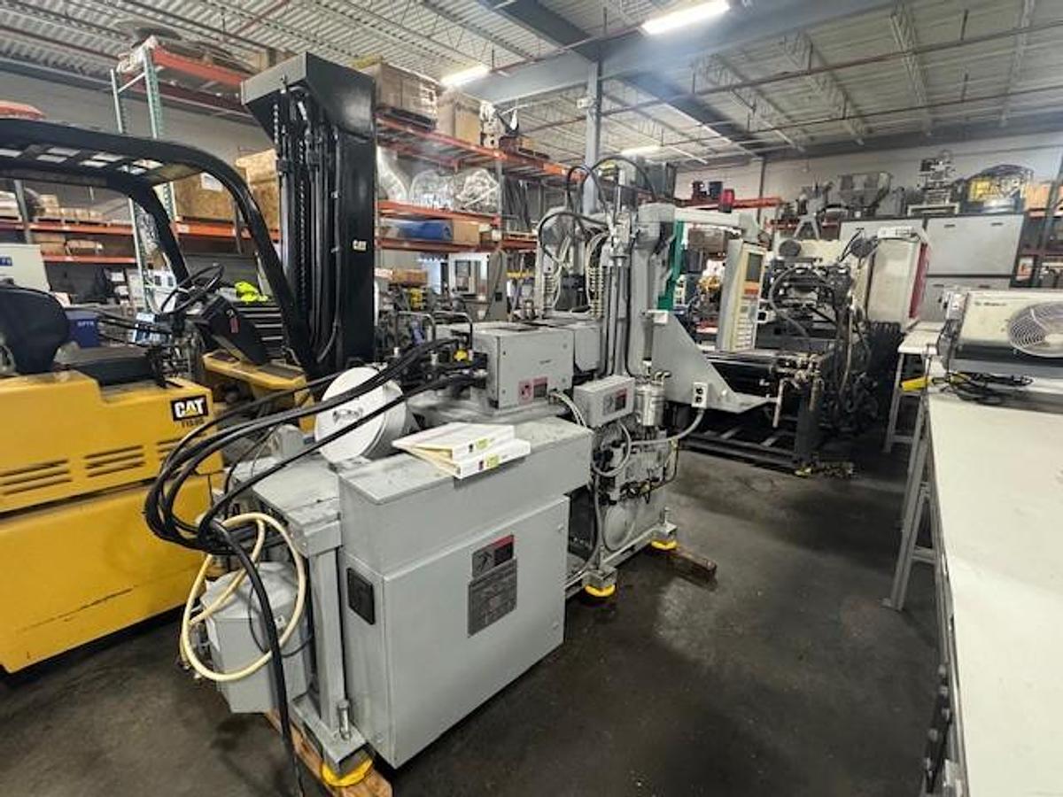 Used 30 Ton, 2 oz Newburry V2-30 Vertical Injection Molding