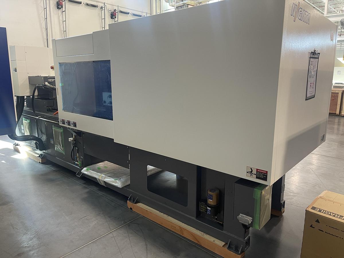 202 Ton, 14.14 oz Niigata MD 200S8000 i6.5 Injection Molding Machine (2025)