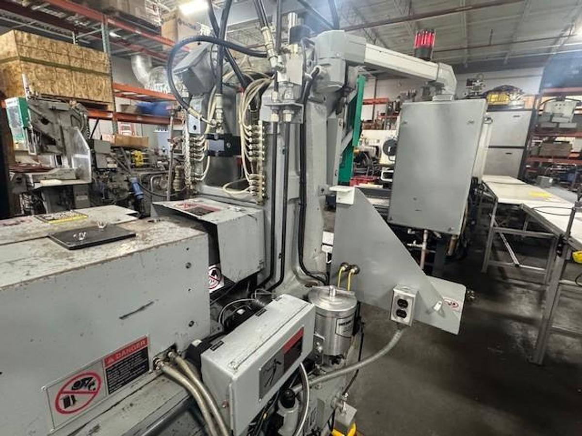 Used 30 Ton, 2 oz Newburry V2-30 Vertical Injection Molding