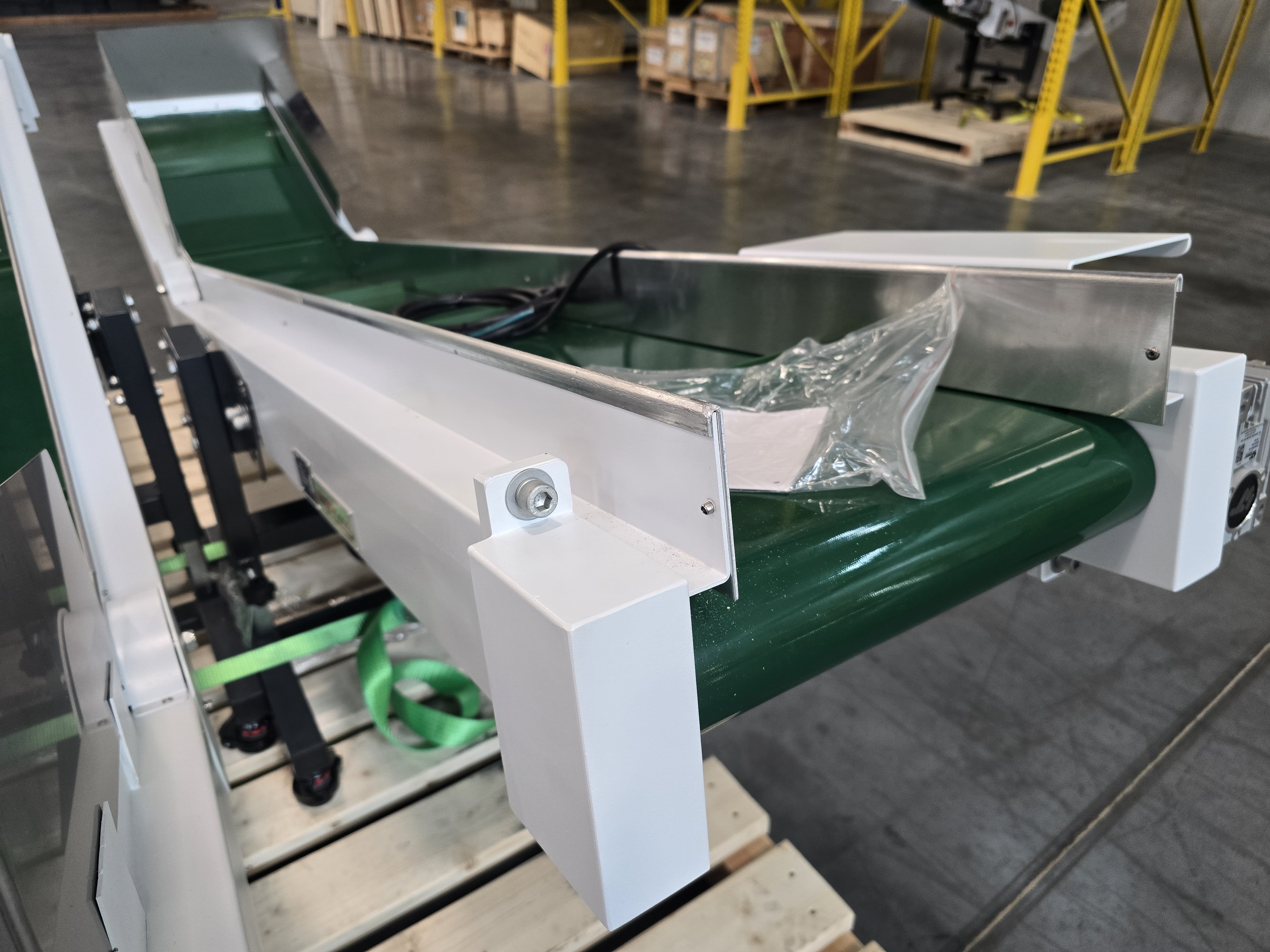 Shini Adjustable Nose Over Conveyor (2026)