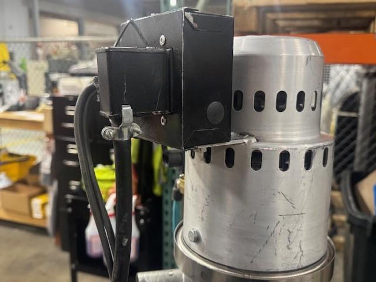 Used Novatec Vacuum Loader with Control