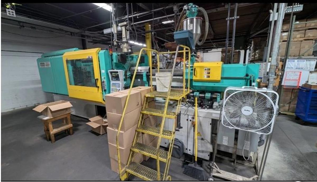 Used 359 Ton, 18 oz Arburg 720S 3200 Injection Molding Machine (2004)